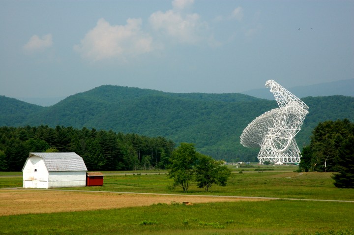 "The Big Dish" by Erik Dunham (Green Bank, WV) (CC)